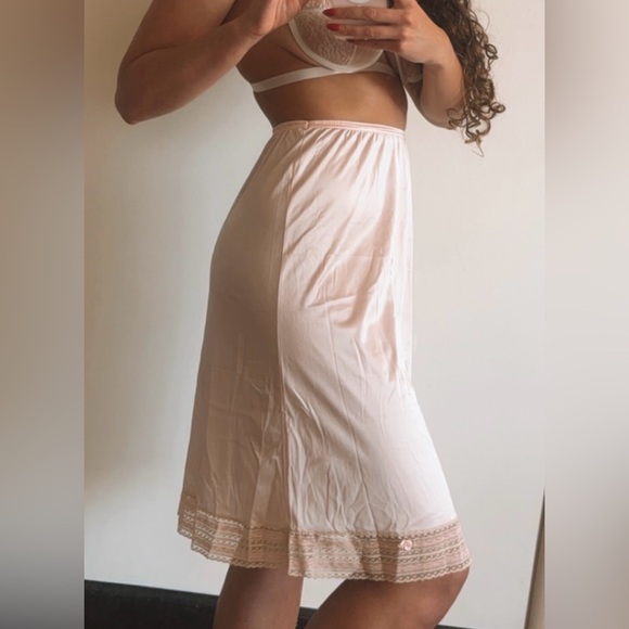 Vintage 80s Vanity Fair Embroidered Hem Coquette Pink Rosette Slip Skirt - Picture 2 of 13